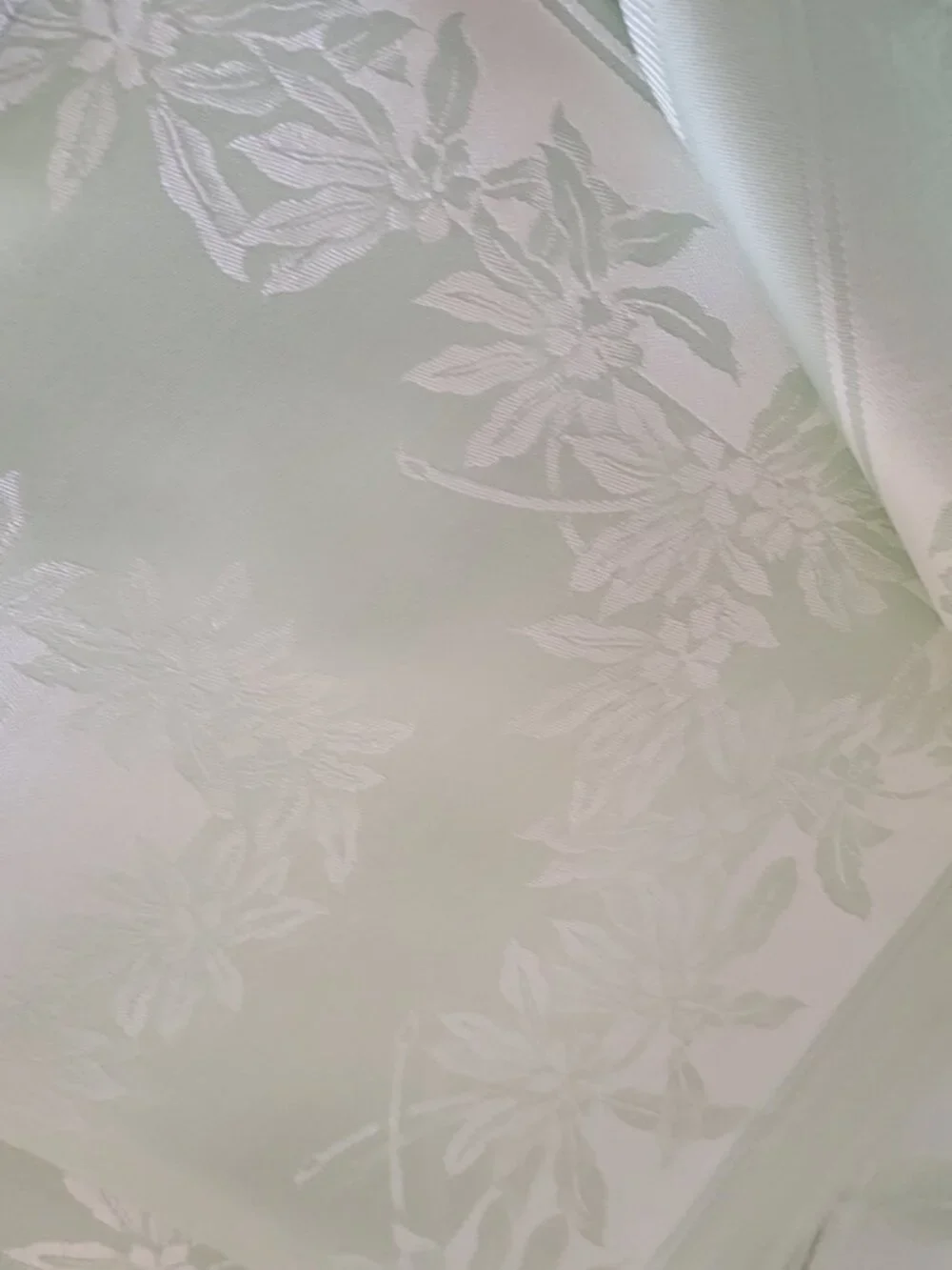 NWT Pale Mint Green Vintage Damask Tablecloth with 8 Napkins